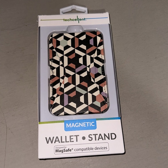 techcellent Bundle -Magnetic Wallet Stand-Charge & Sync Wrist Strap-Cable Reel - Picture 4 of 7